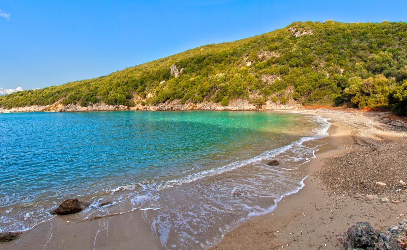 Foto af Stavrolimena beach med hvidt muslingesand overflade