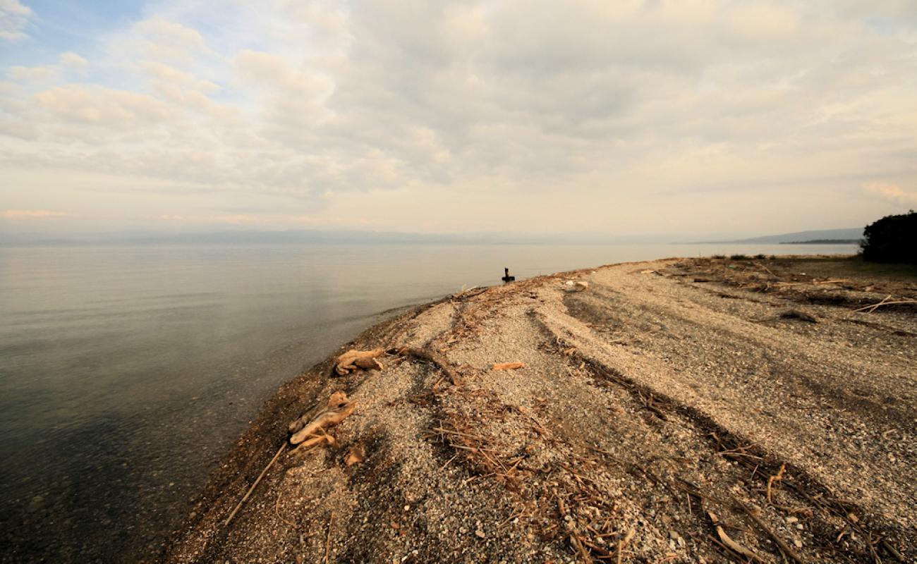 Foto af Paliampela beach med gråt sand og småsten overflade