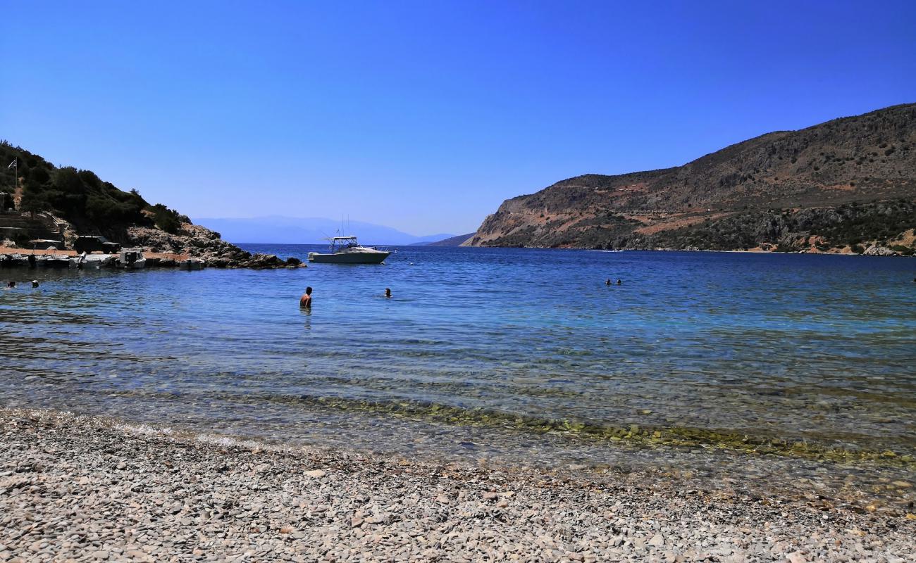 Foto af Agios Vlasios beach med let sten overflade