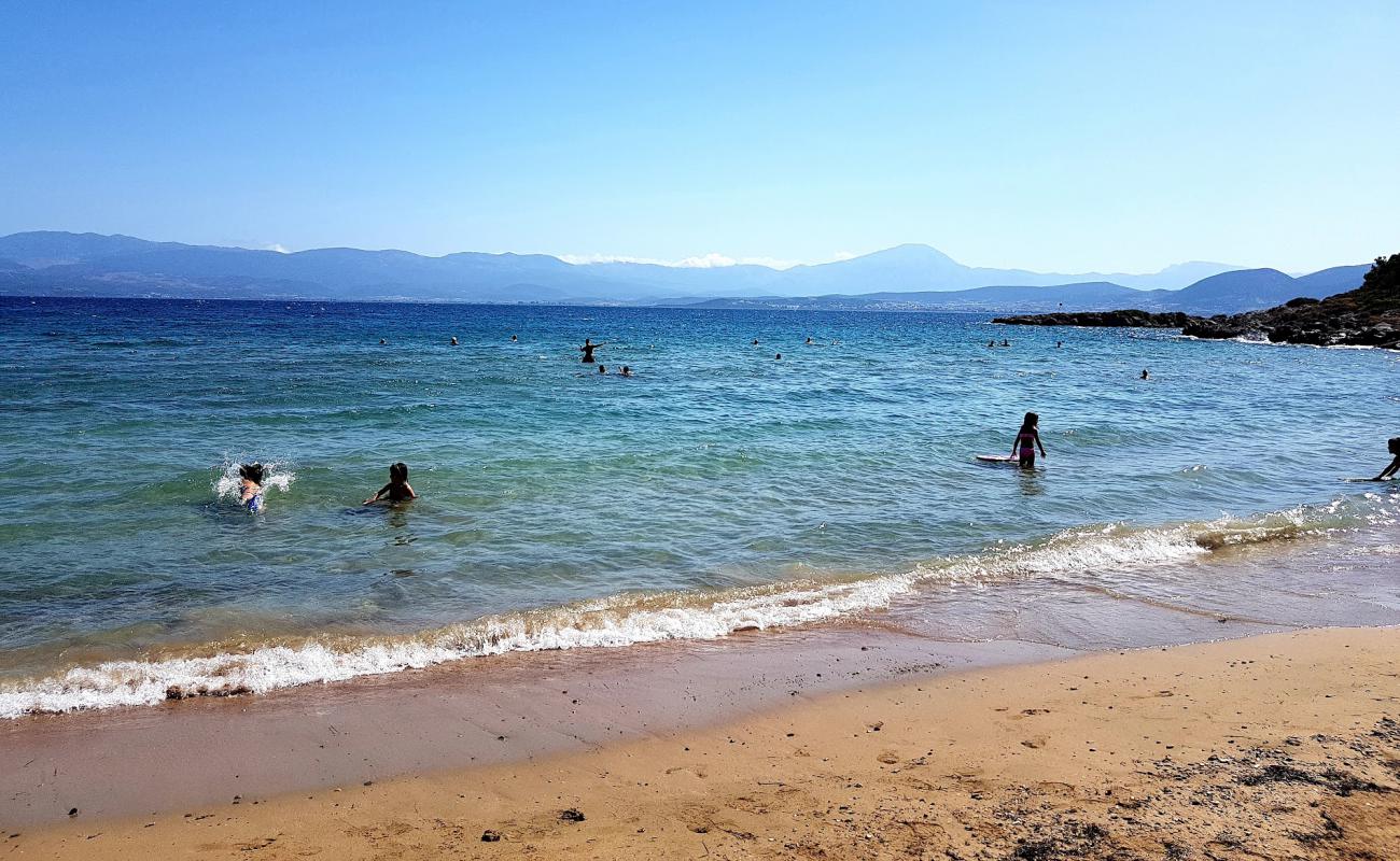 Foto af Drossia beach med brunt sand overflade