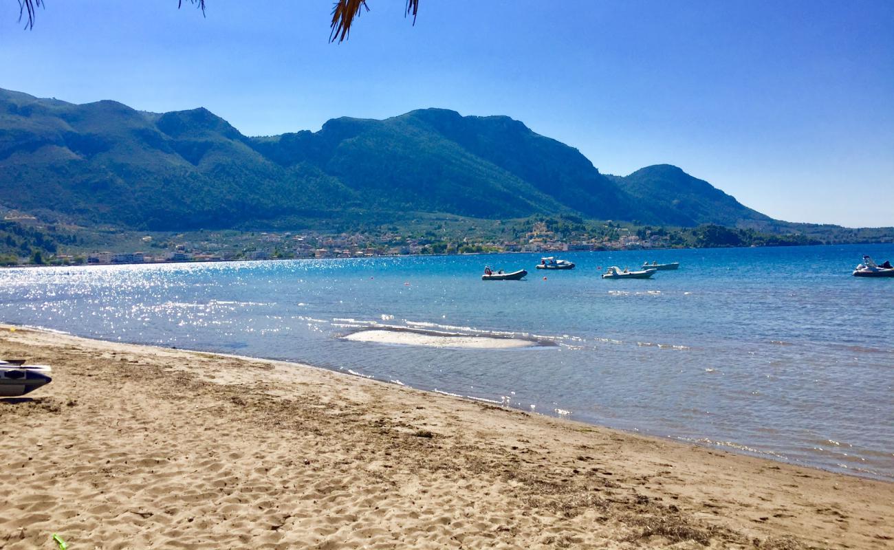 Foto af Agios Konstantinos beach med brunt sand overflade