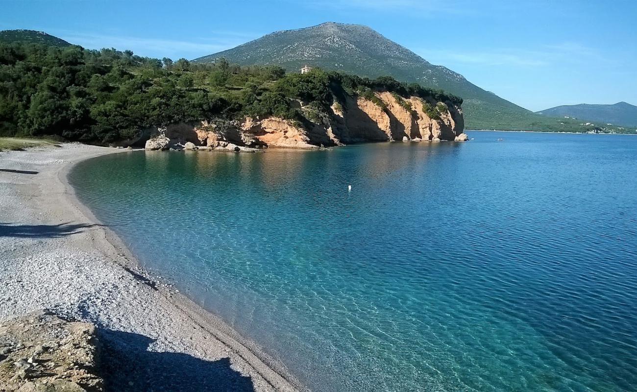 Foto af Dermaria beach med hvid fin sten overflade