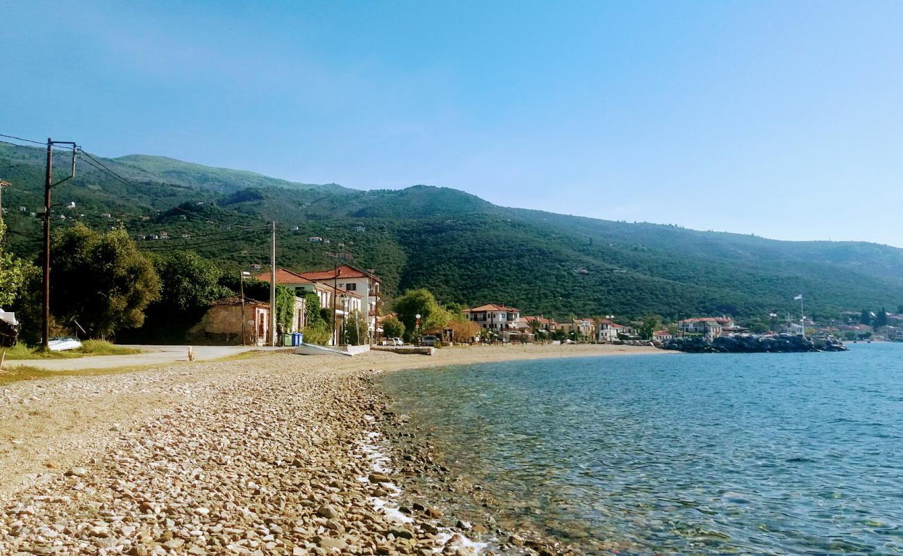 Foto af Kato Gatzea beach med brunt sand og sten overflade