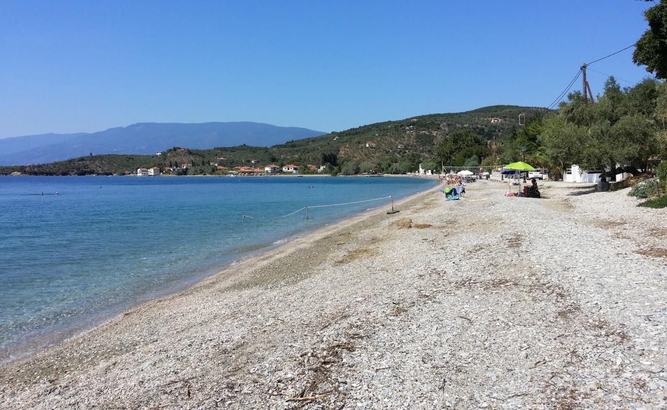 Foto af Kalamos beach med brun fin sten overflade