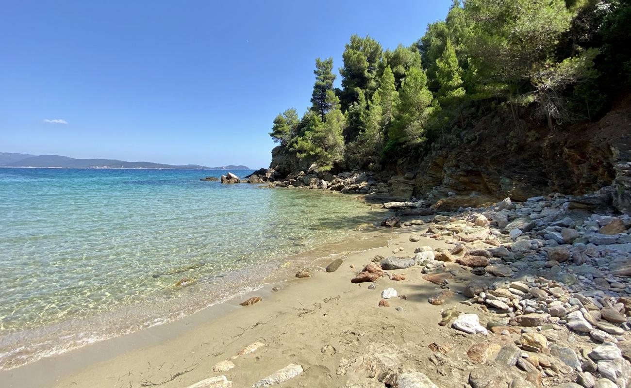 Foto af Vlachorema beach med lys sand overflade