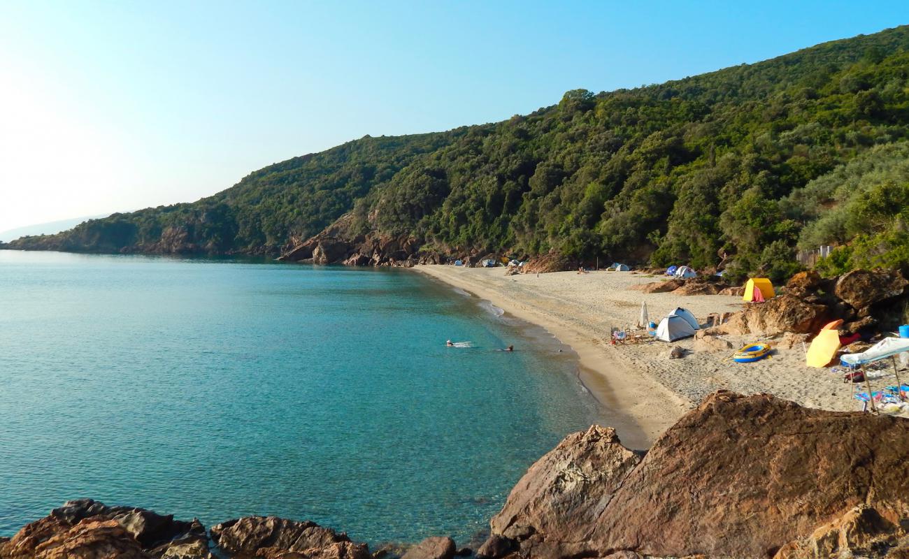 Foto af Rakopotamos naturist beach med lys sand overflade