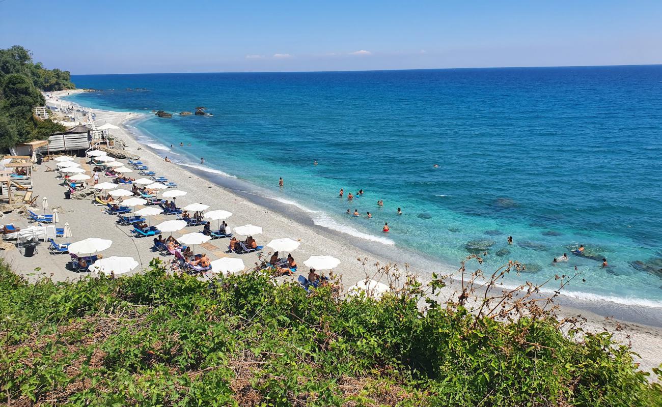 Foto af Vouka beach med let fin sten overflade