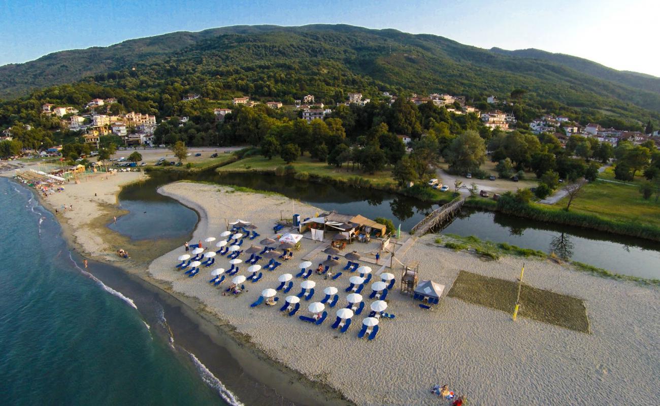 Foto af Defteri Gefira beach med lys sand overflade