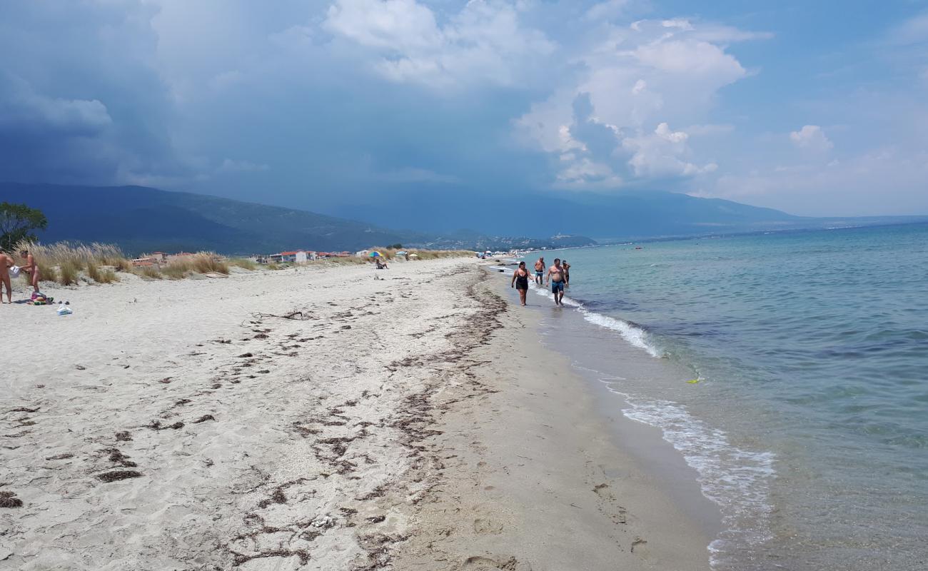 Foto af Nei Pori nudist beach med lys sand overflade