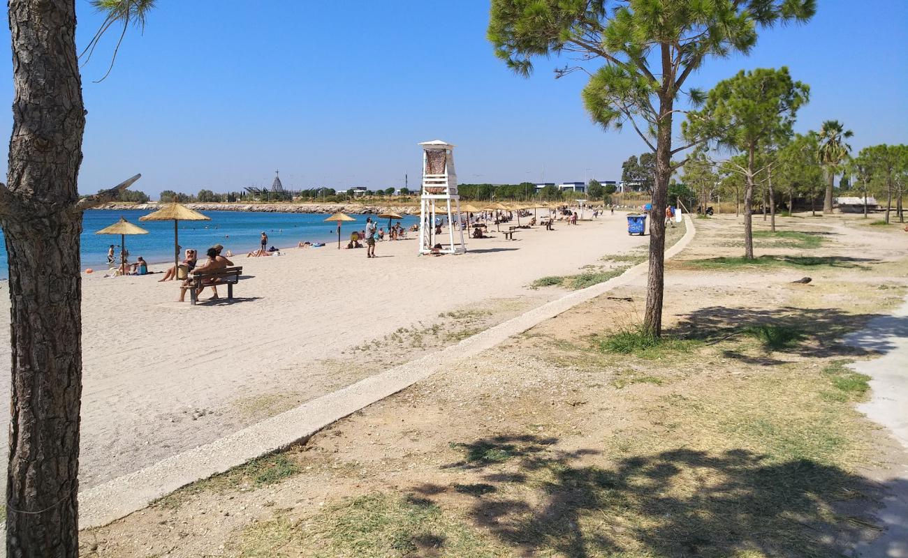 Foto af Glyfada Beach med sort sand og småsten overflade