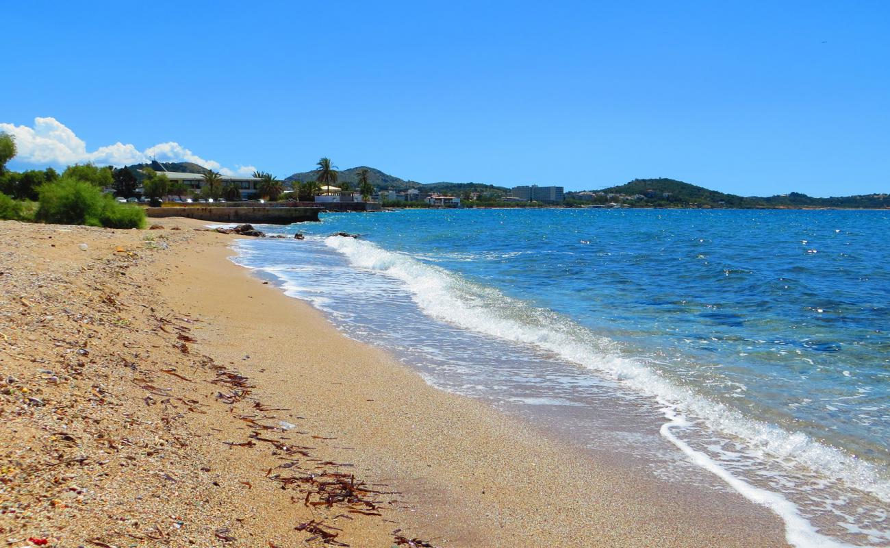 Foto af Galini beach med sort sand og småsten overflade