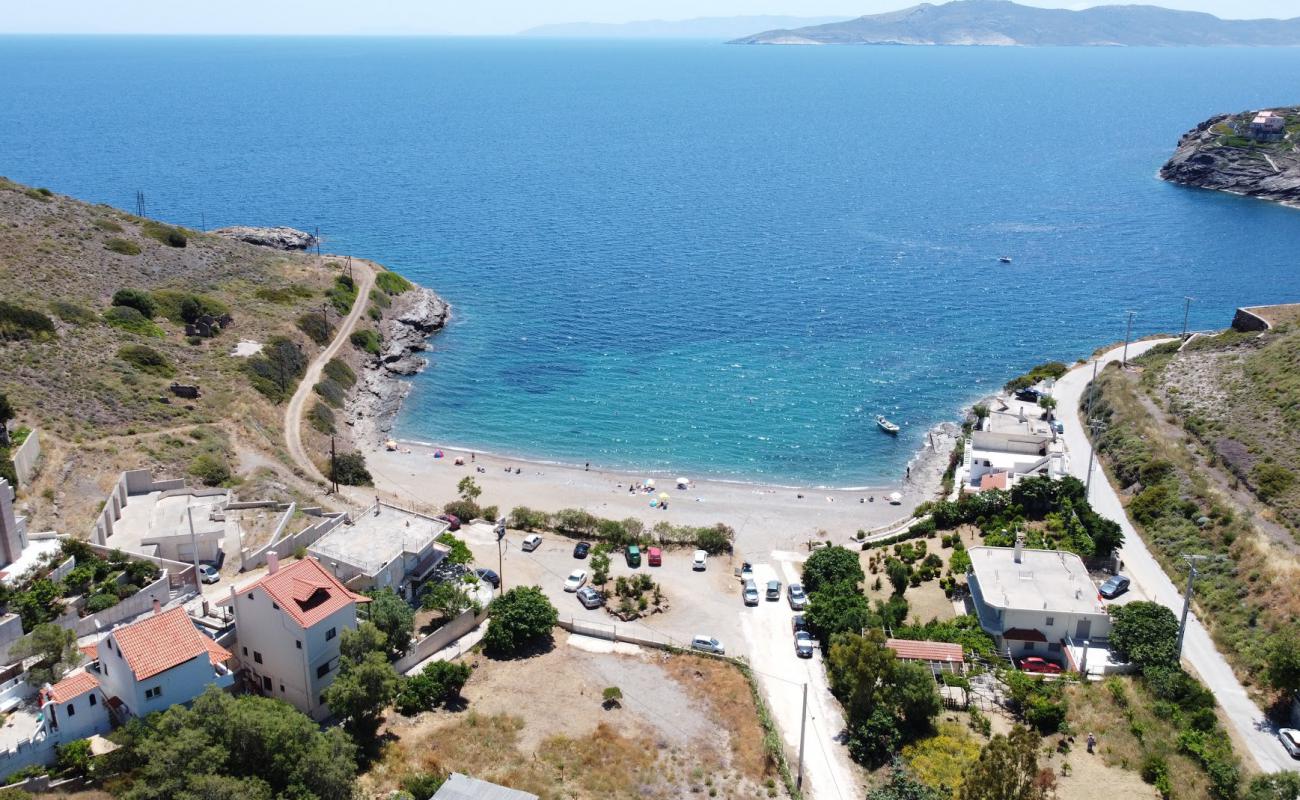 Foto af Paralia Porto Ennia med let sand og småsten overflade