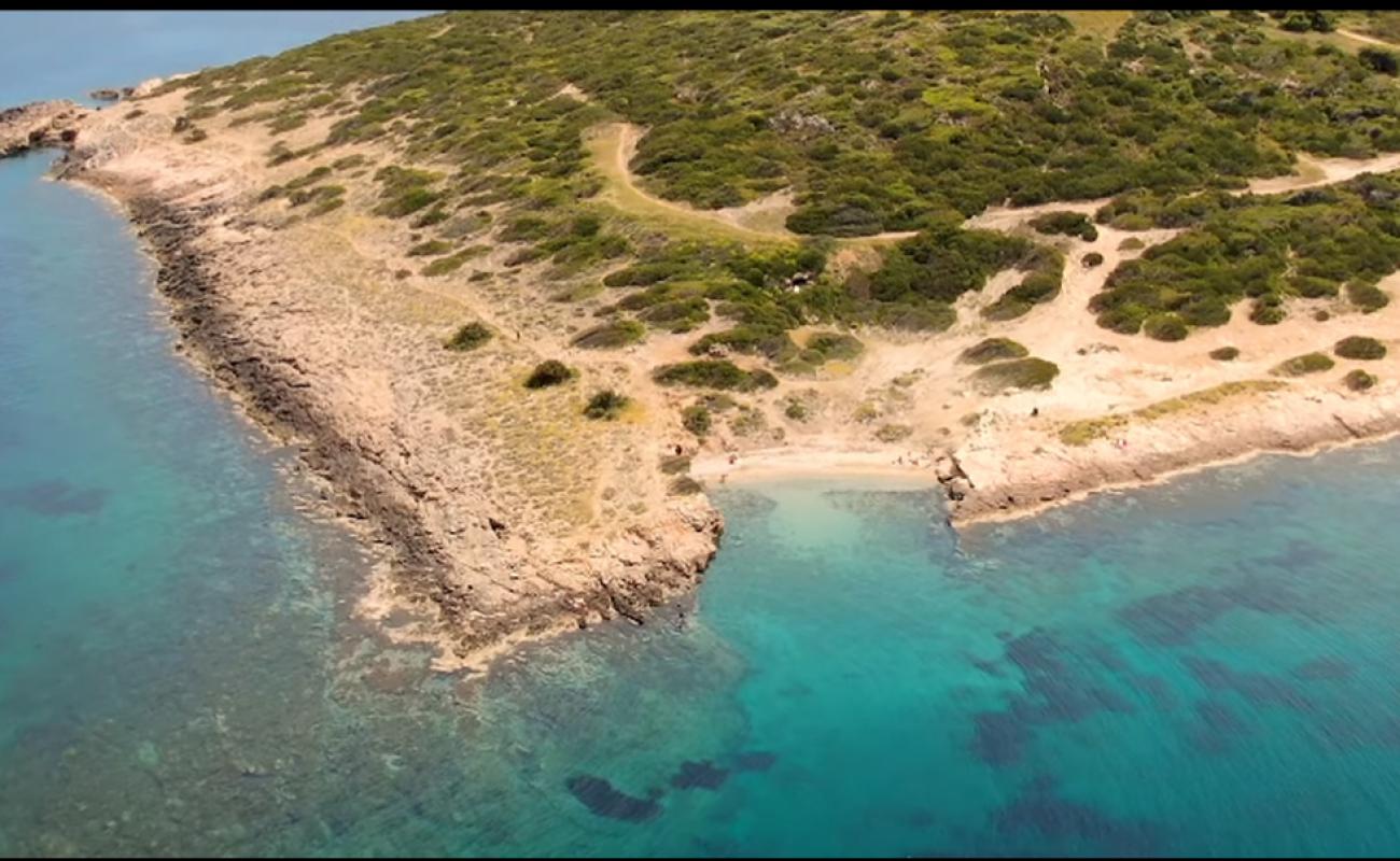 Foto af Paralia Mikri Chamolia med brun fin sten overflade