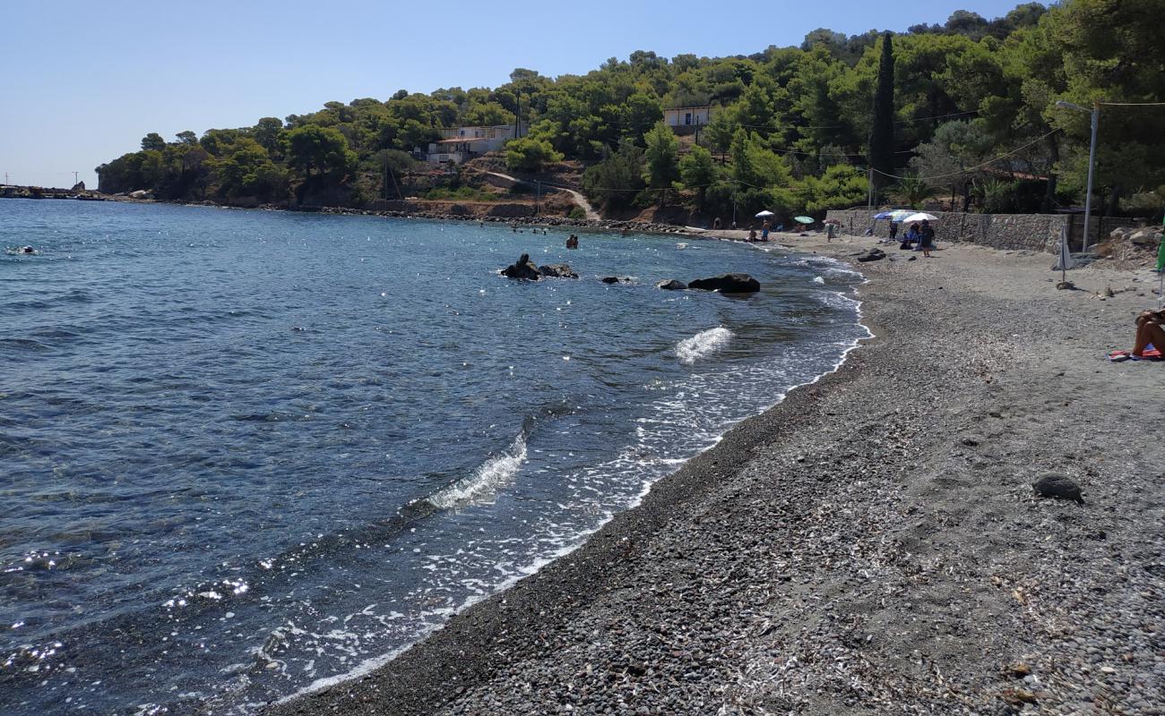 Foto af Paralia Portes med brunt sand og sten overflade