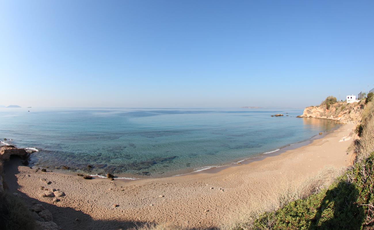 Foto af Kritikos Beach med let sand og småsten overflade