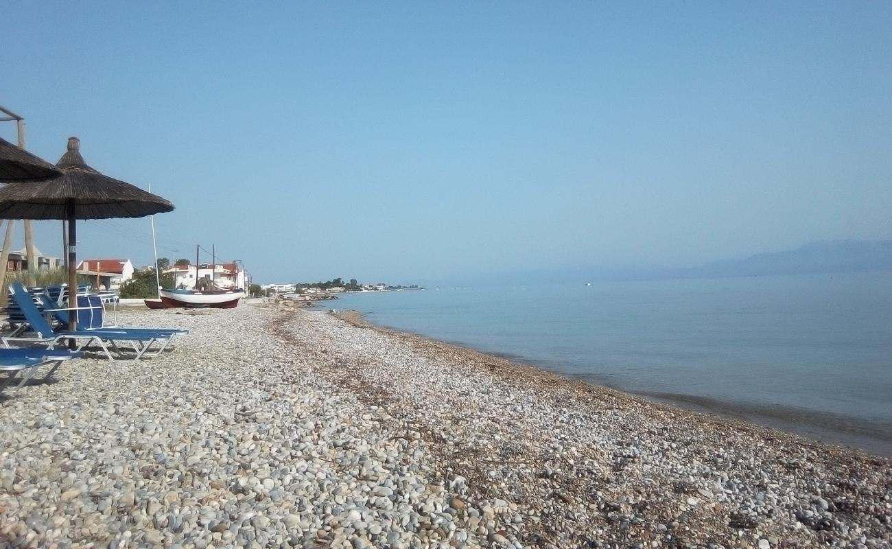 Foto af Kokkoni beach med gråt sand og småsten overflade