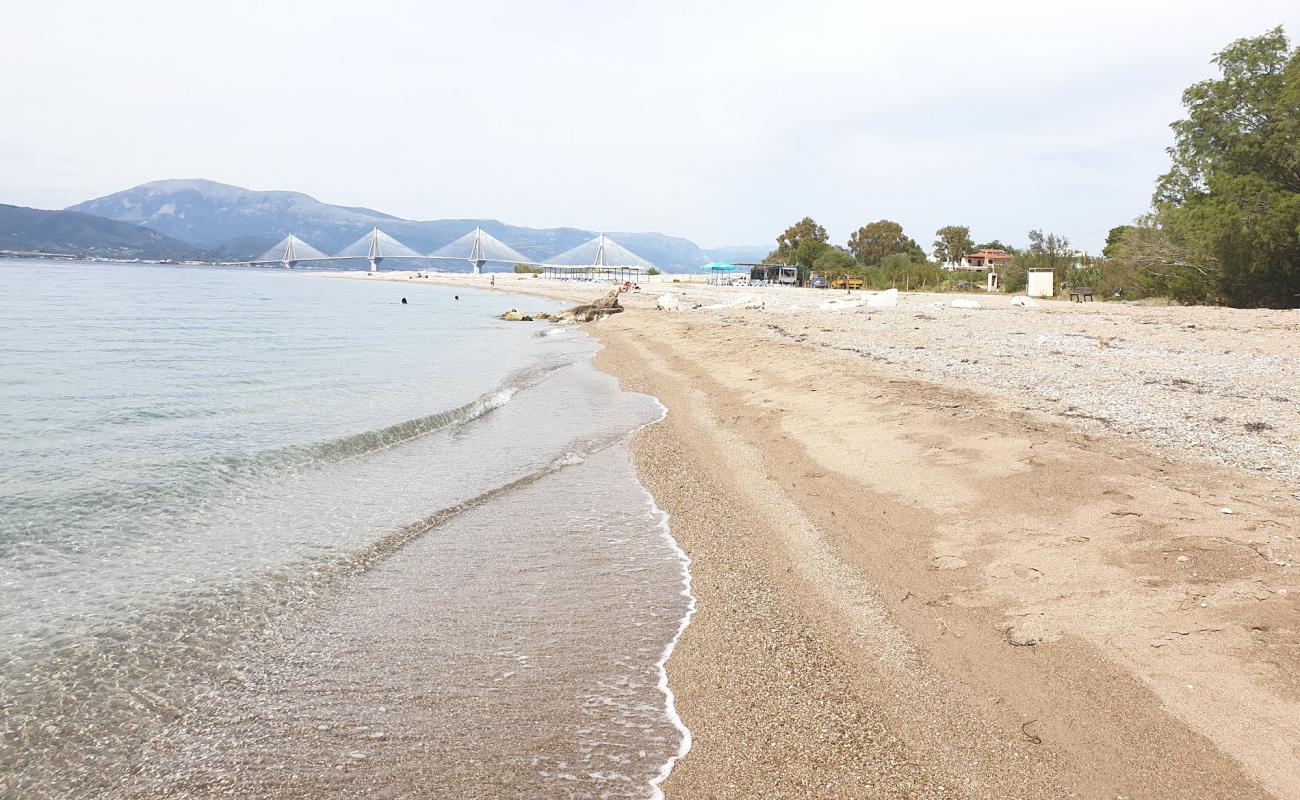 Foto af Paralia Proastiou II med sort sand og småsten overflade