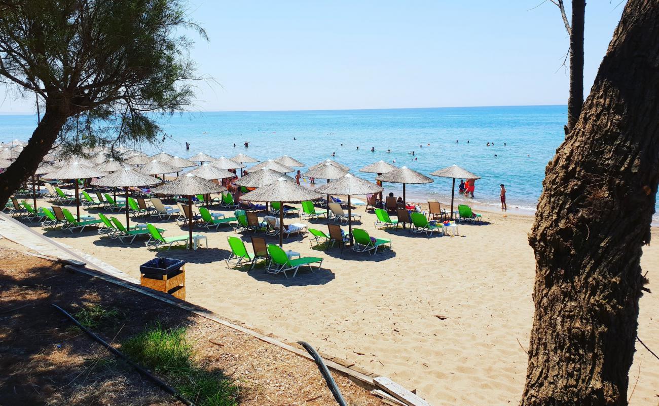 Foto af Vartholomio beach med lys sand overflade