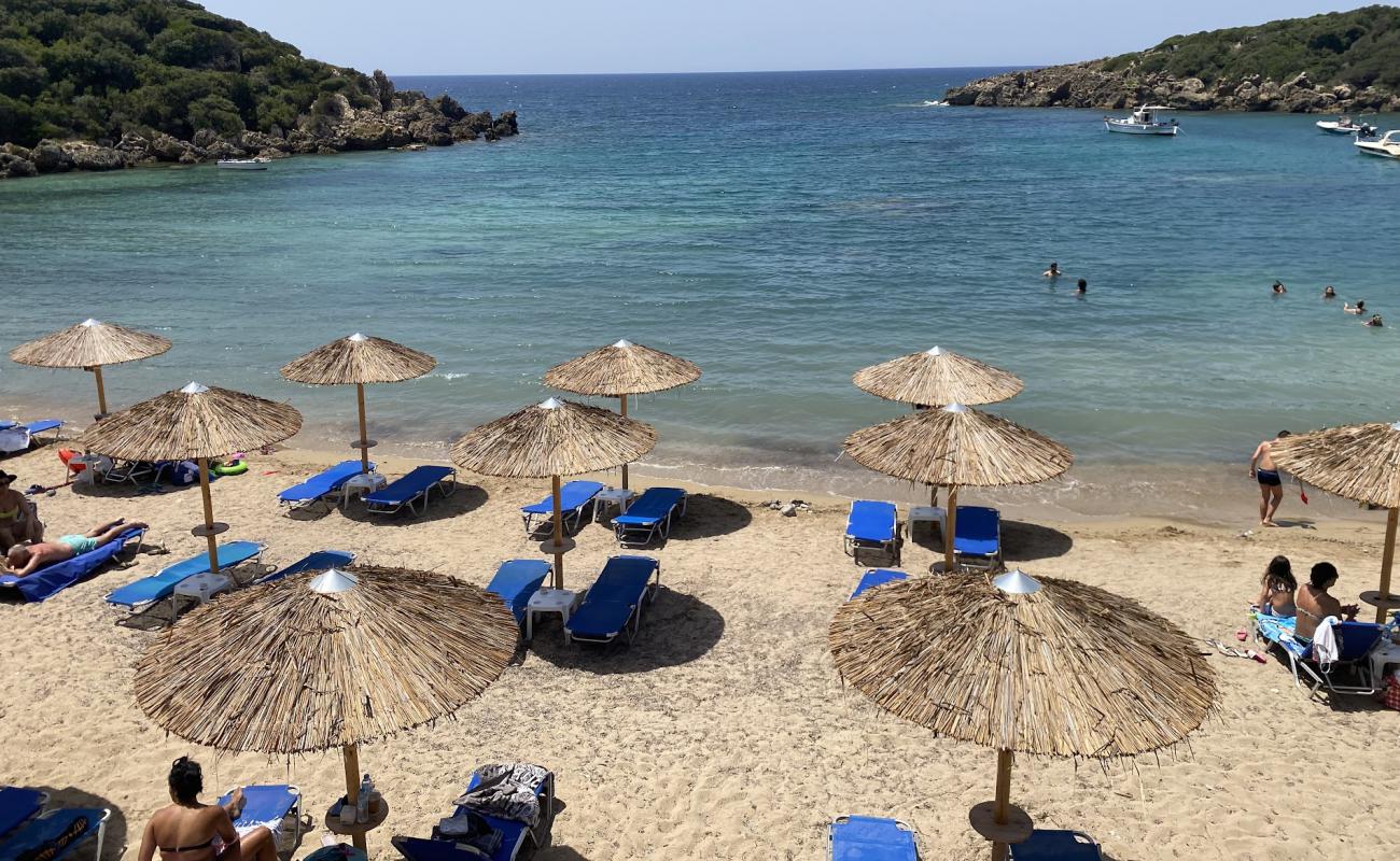 Foto af Vromoneri beach med sort sand og småsten overflade