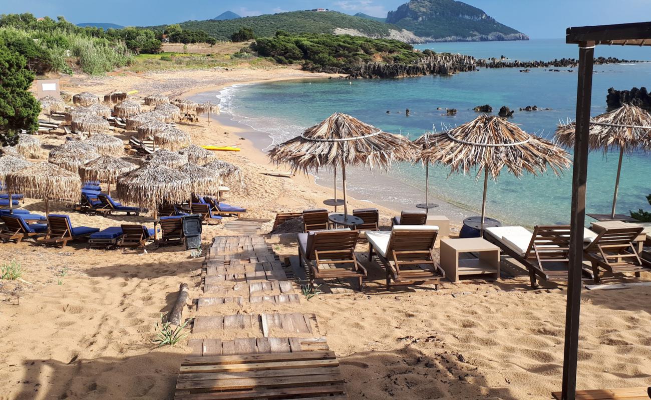 Foto af Petrochori beach med brunt sand overflade