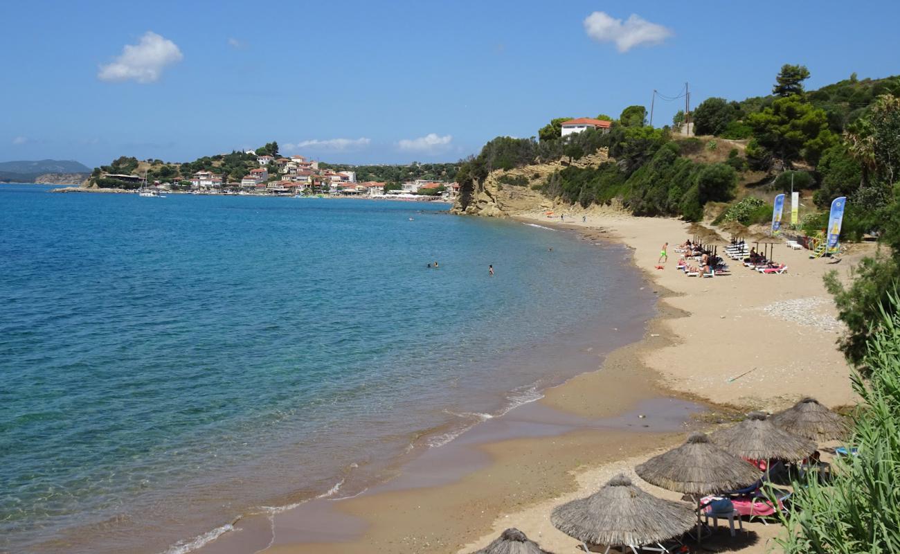 Foto af Finikounta II beach med lys sand overflade