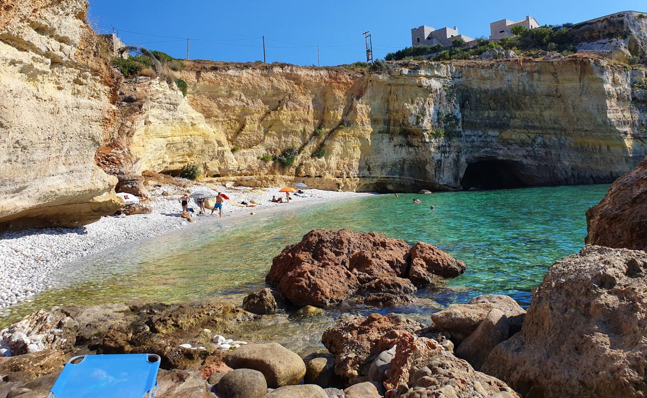 Foto af Chalikia beach med hvid sten overflade