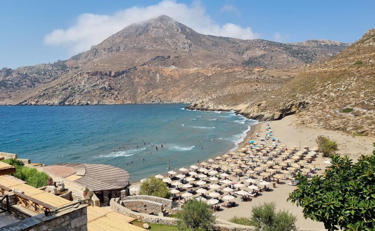 Foto af Marmari beach med gråt fint sand overflade