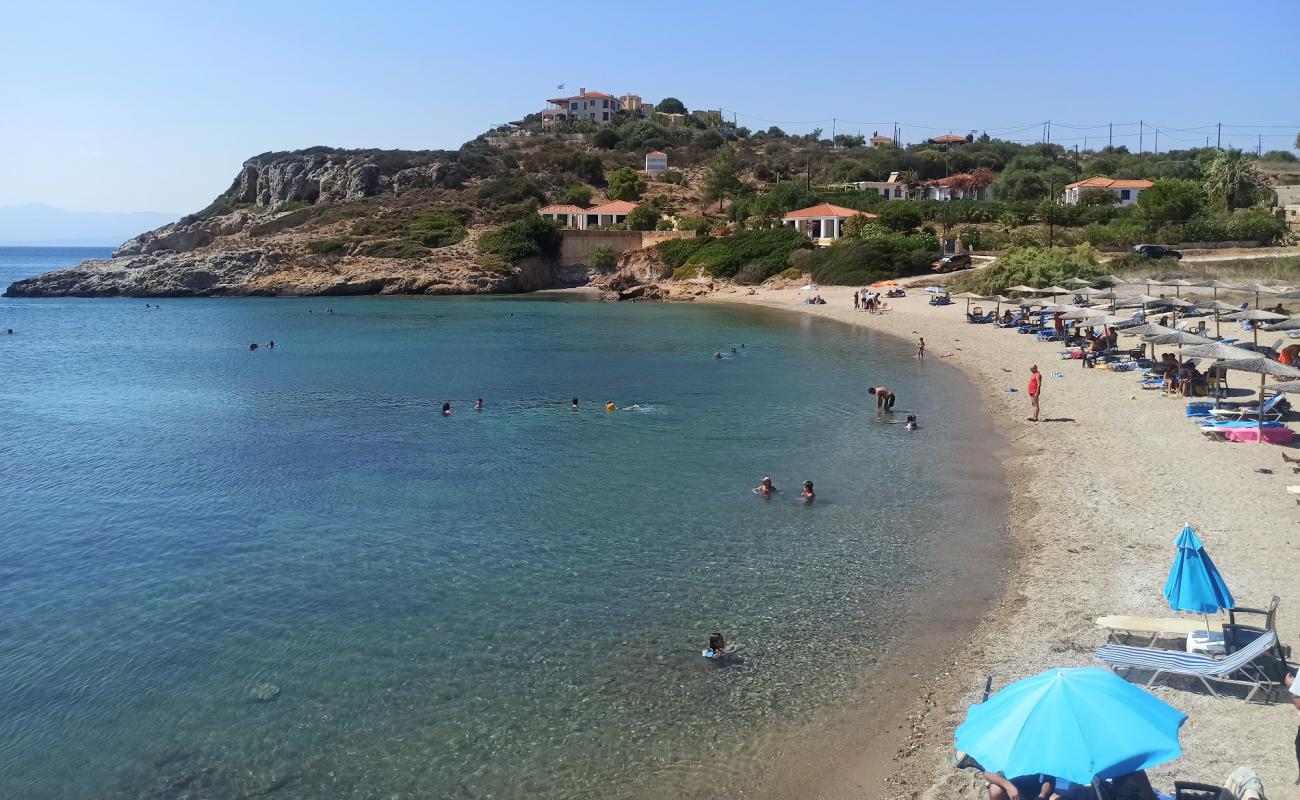 Foto af Viandini beach med brunt sand overflade