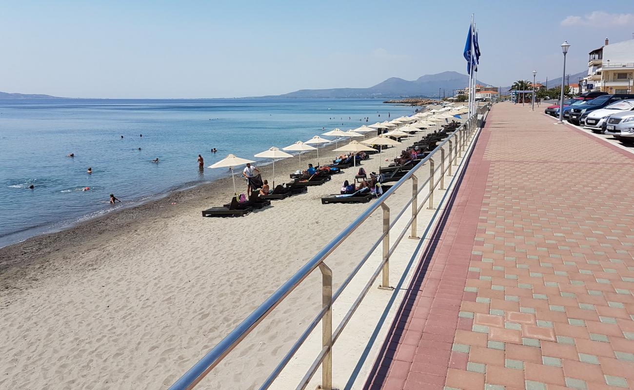 Foto af Neapolis beach med lys sand overflade