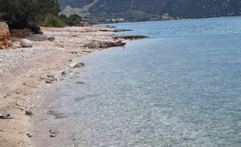 Foto af Paralia Salanti II med let sand og småsten overflade