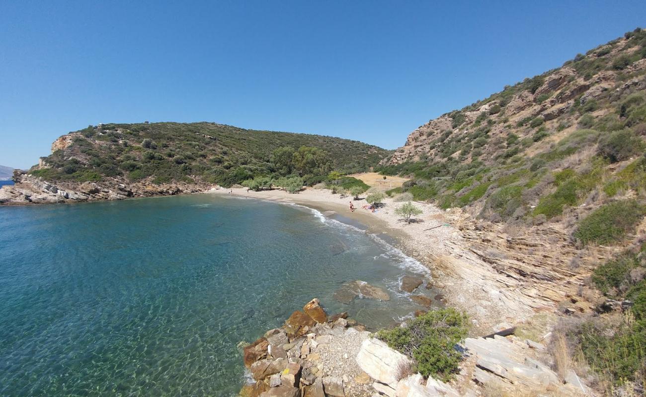 Foto af Kolpos Idras med let sand og småsten overflade