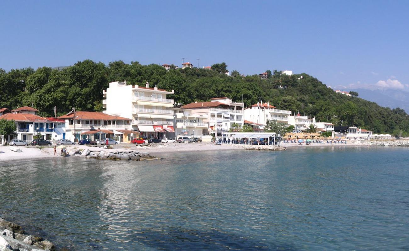 Foto af Platamon beach II med gråt sand og småsten overflade