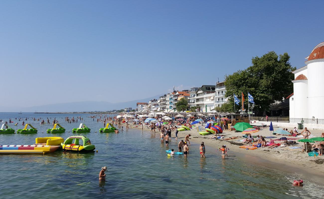 Foto af Olympiaki Akti beach med grå sand overflade