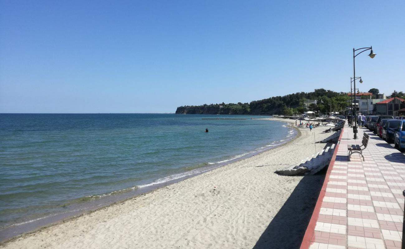 Foto af Makrigialos beach med grå sand overflade