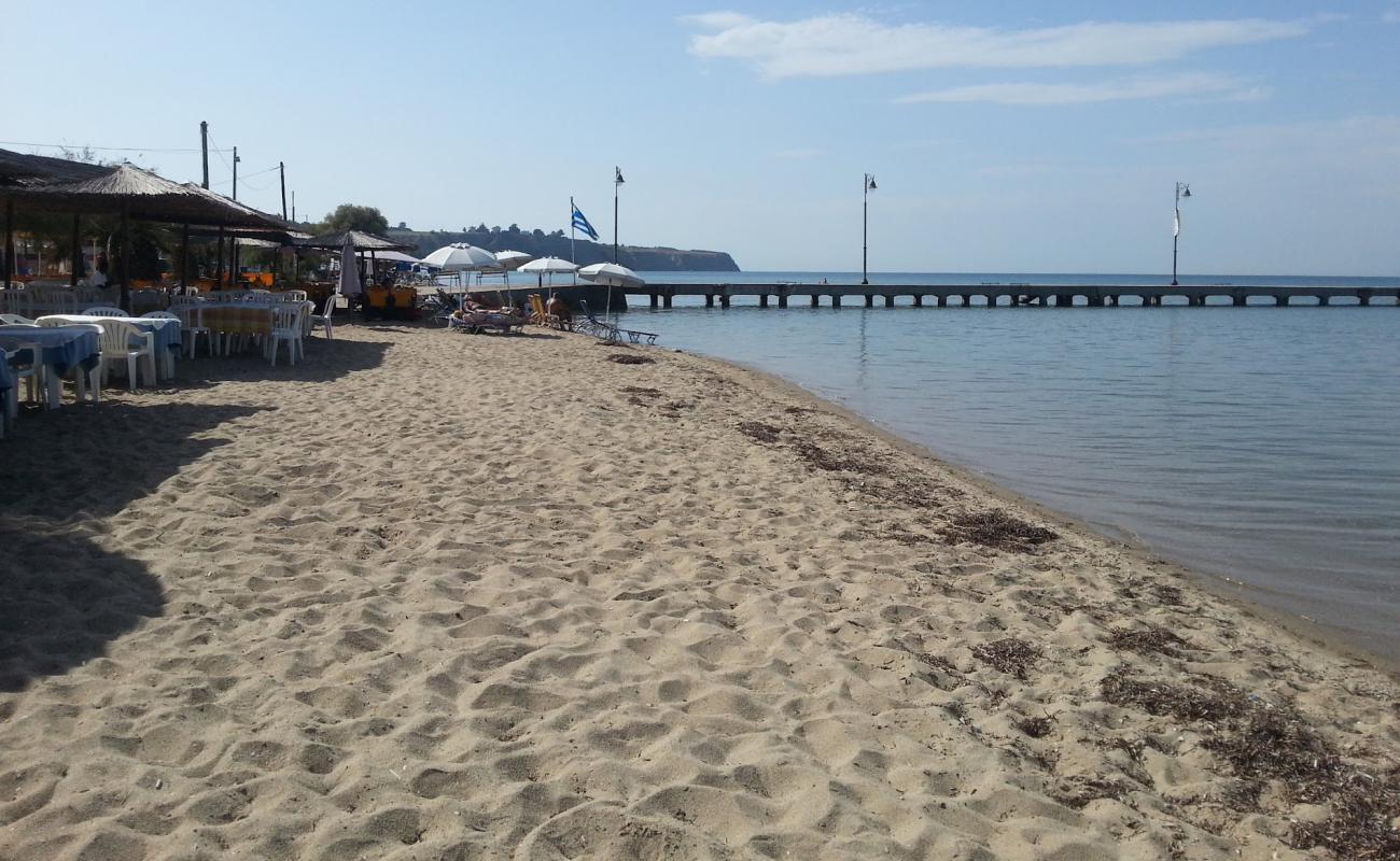 Foto af Agia Triada beach II med lys sand overflade