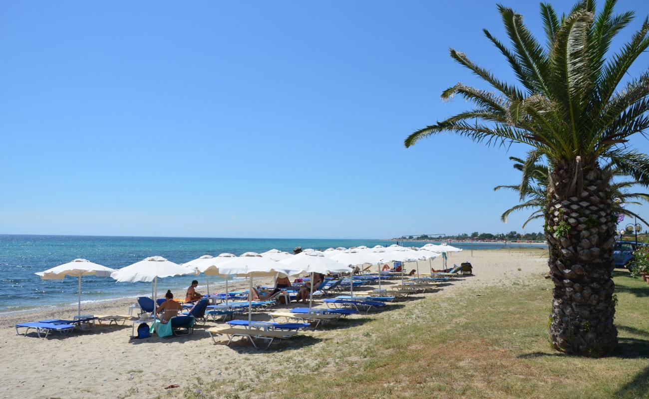 Foto af Aigeas beach med let sand og småsten overflade