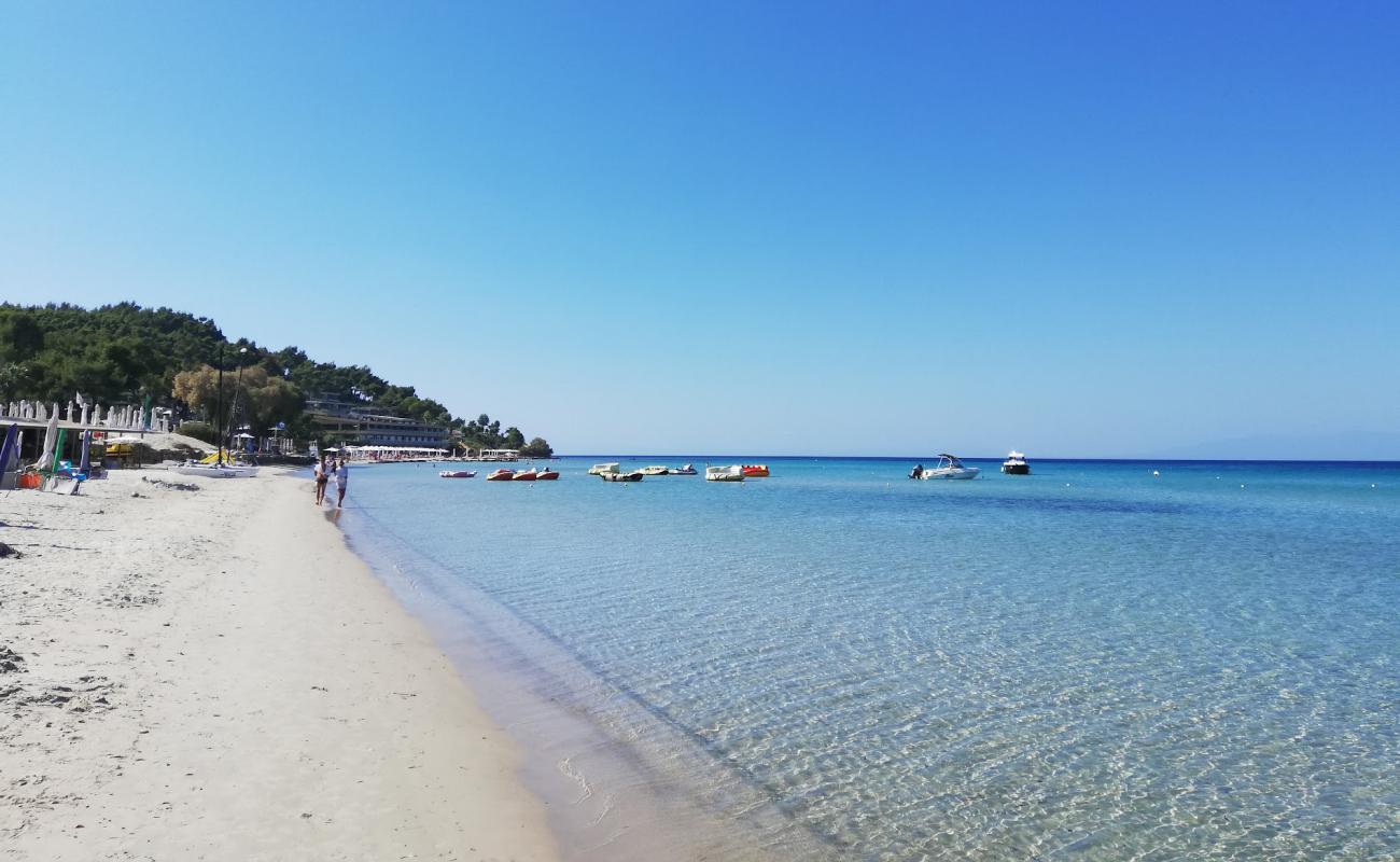 Foto af Sani Strand III med hvidt fint sand overflade