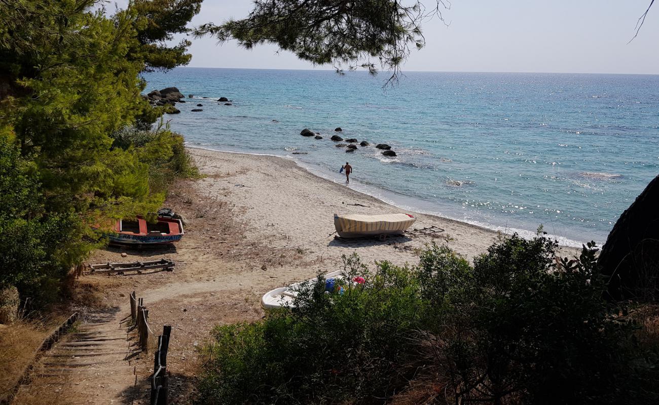 Foto af Kalandra beach med let sand og småsten overflade