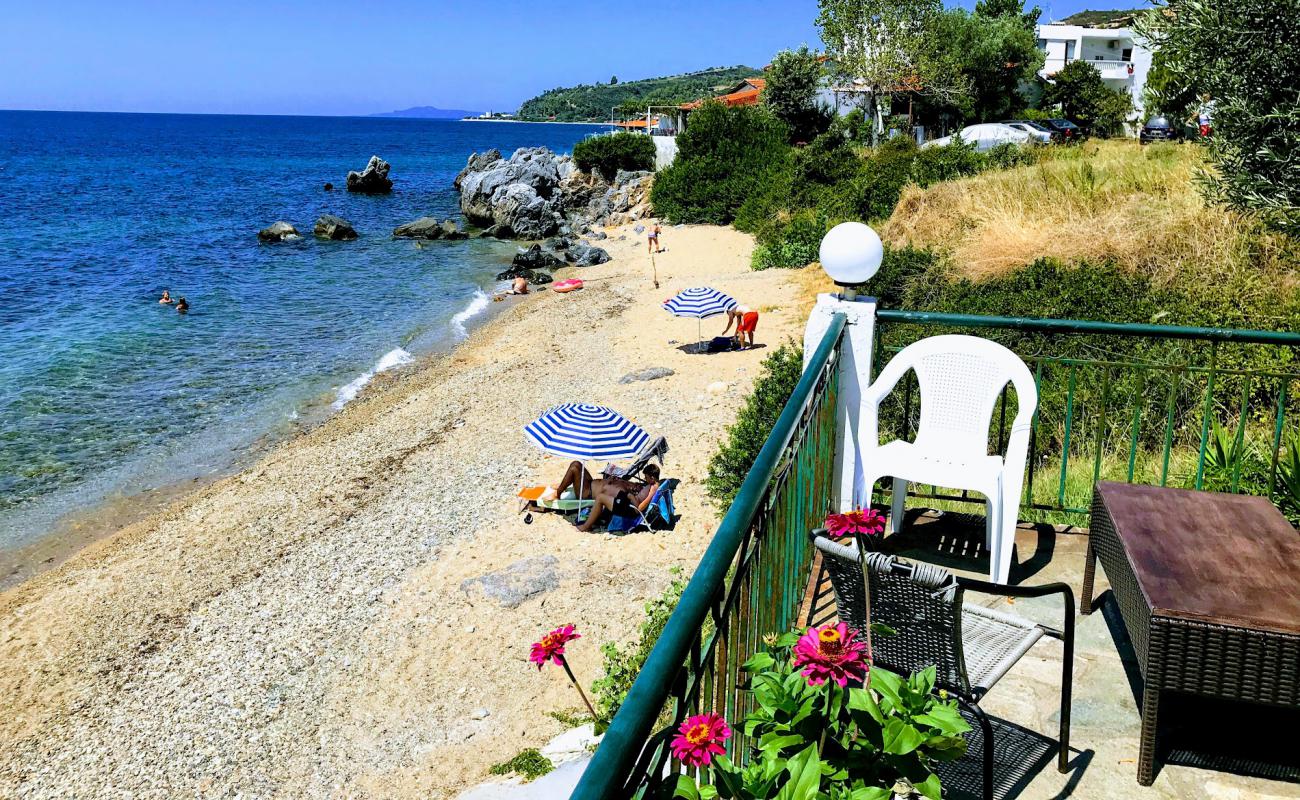 Foto af Agios Paraskevis beach II med let sand og småsten overflade