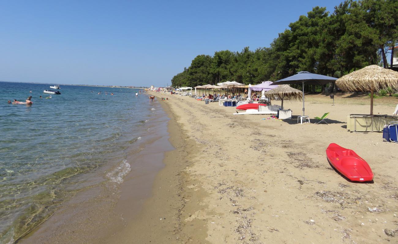 Foto af Kalives beach med lys sand overflade