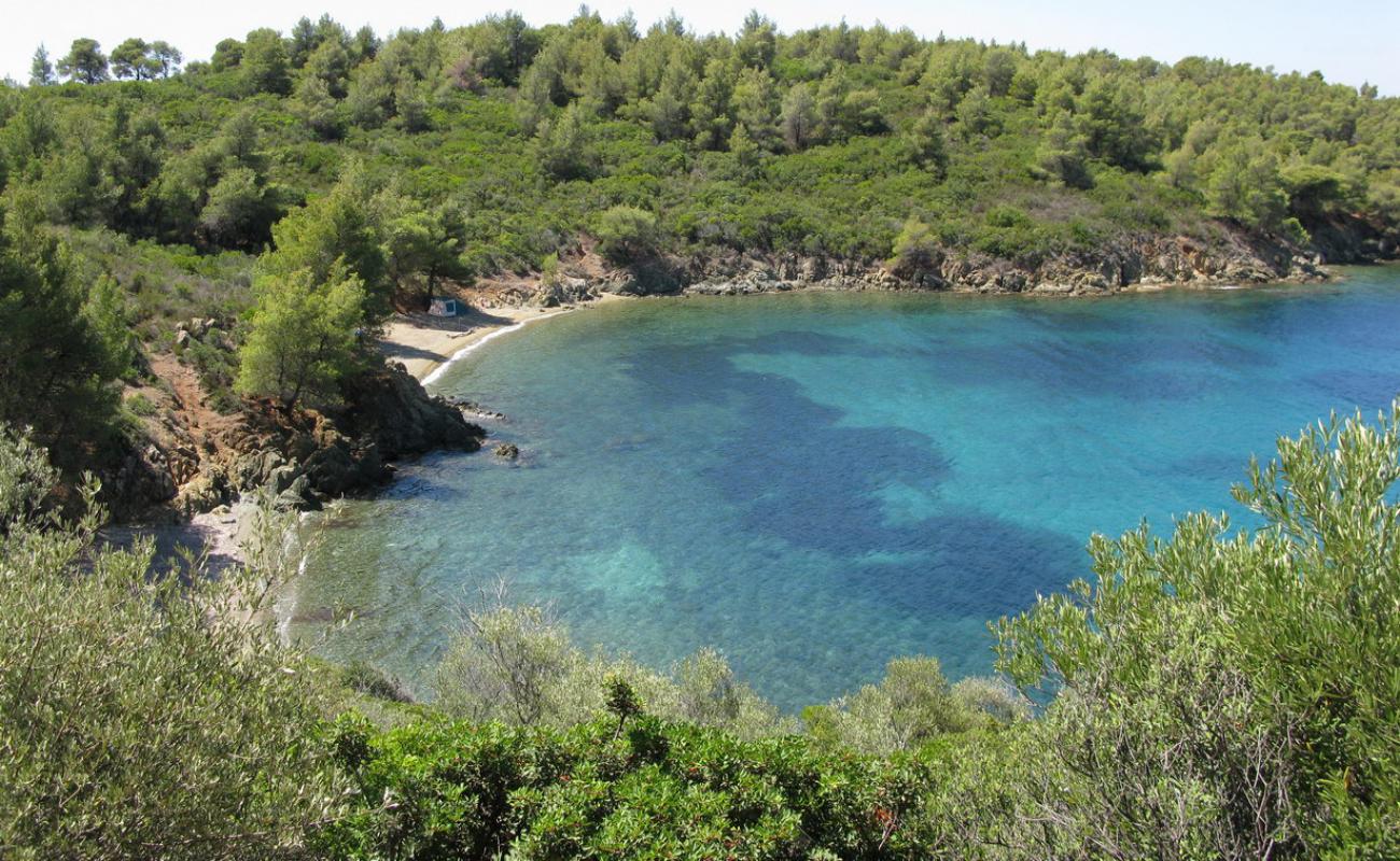 Foto af Koutsoupia beach II med sort sand og småsten overflade