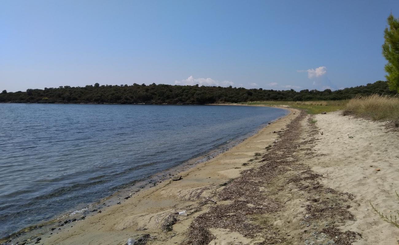 Foto af Azapiko beach IV med sort sand og småsten overflade