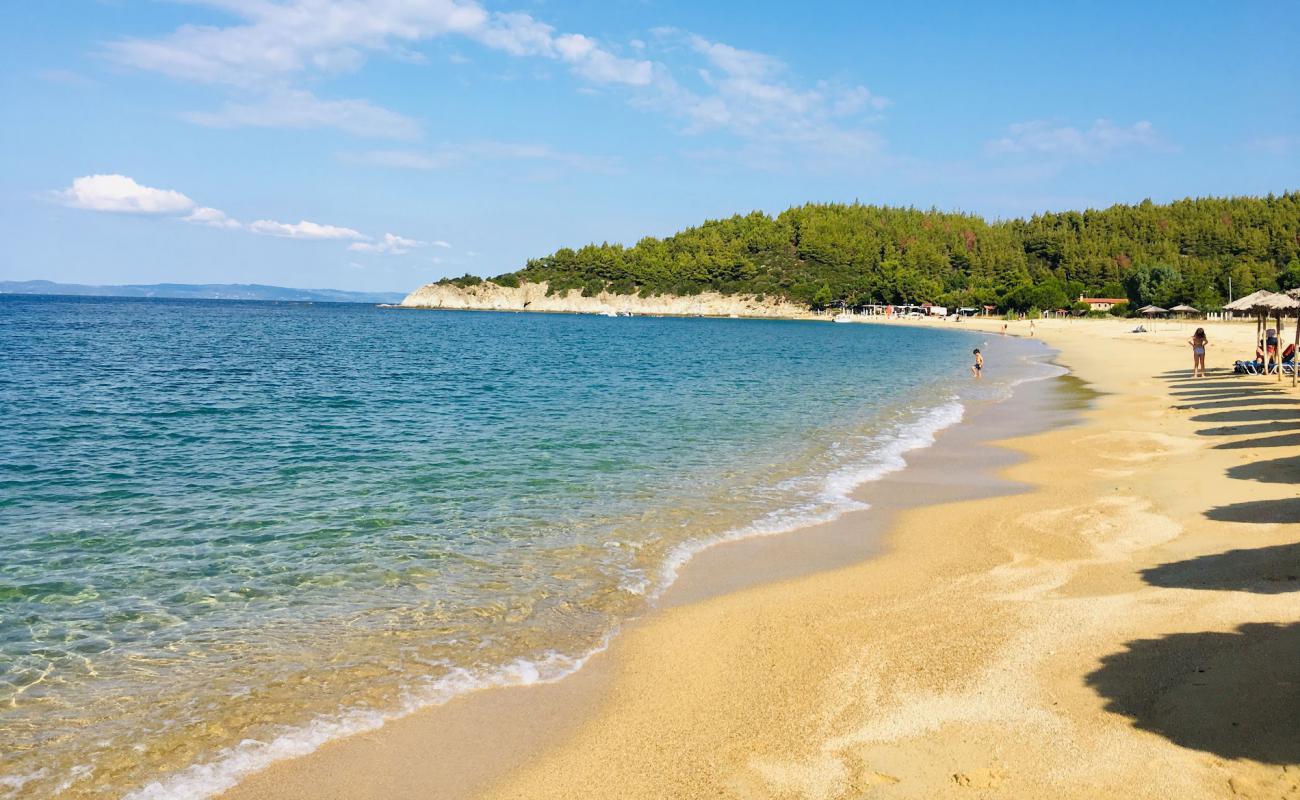 Foto af Destenika beach med lys fint sand overflade