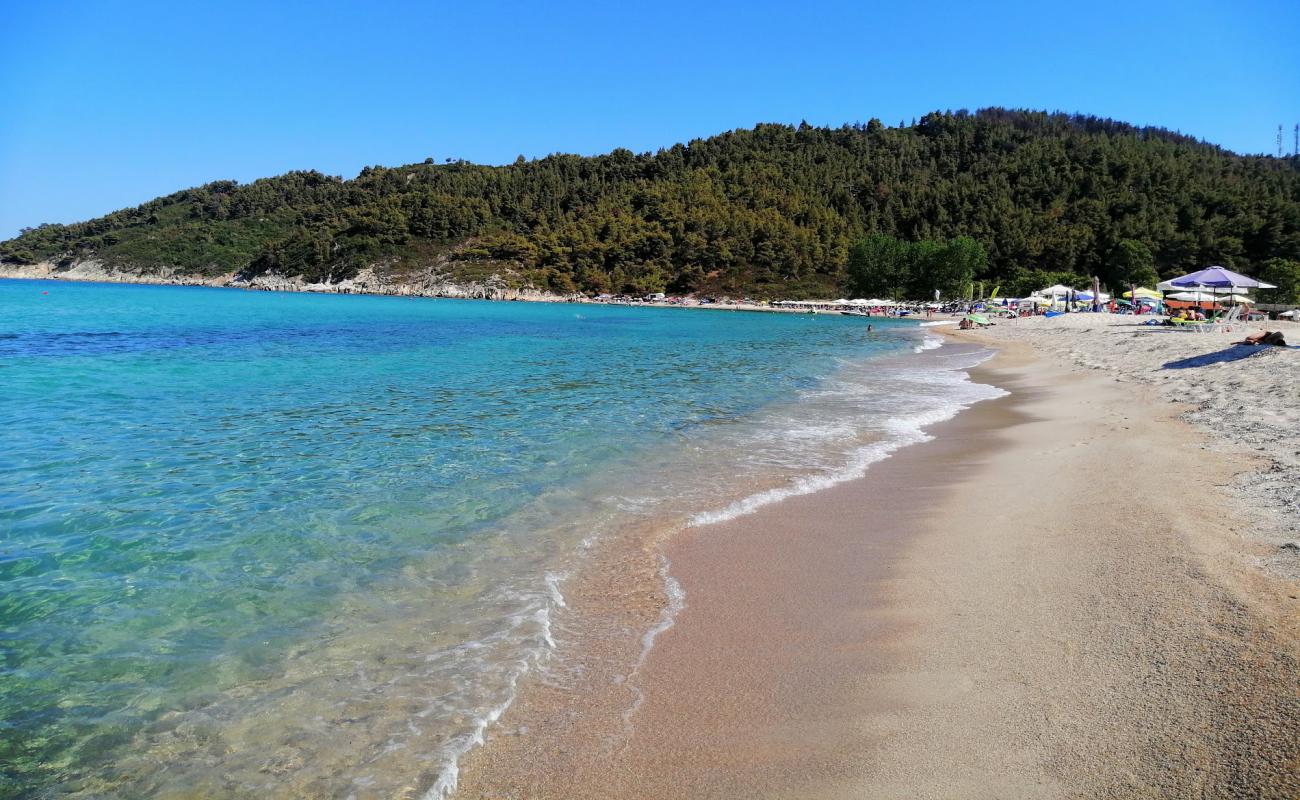 Foto af Platanitsi Beach med lys sand overflade