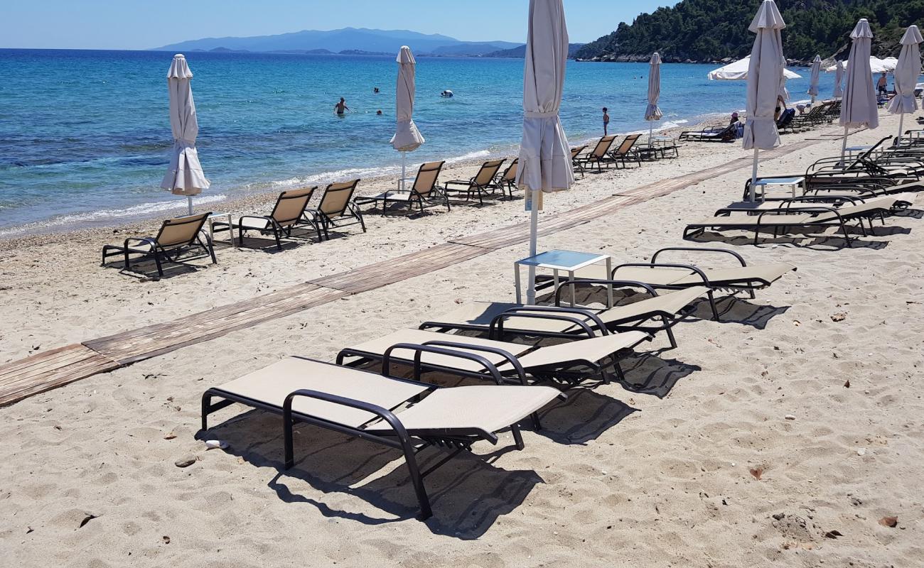 Foto af Salonikiou beach med let sand og småsten overflade