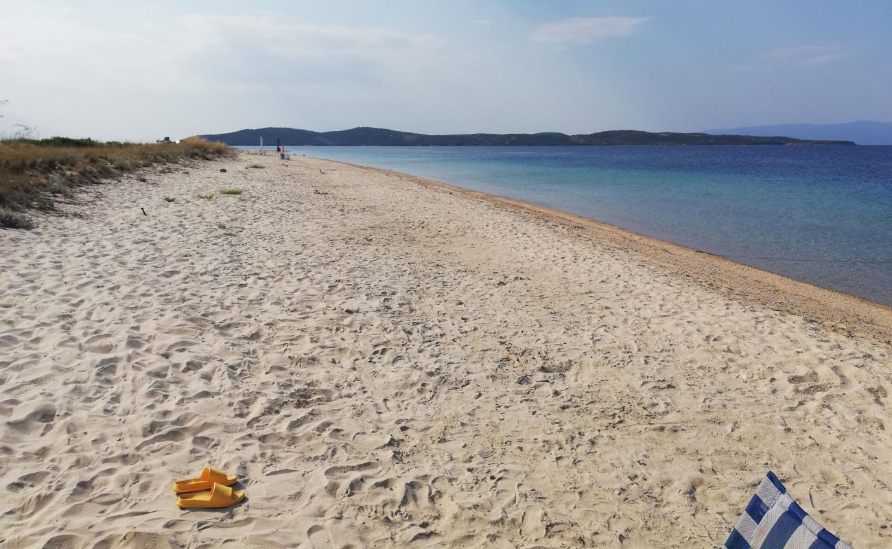 Foto af Xiropotamos beach med lys sand overflade