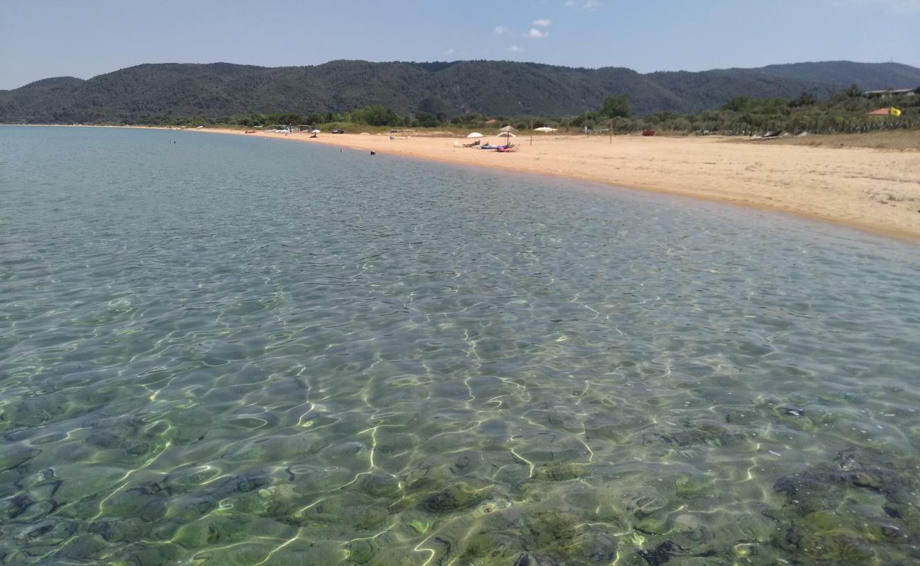 Foto af Koumitsa Beach med lys sand overflade