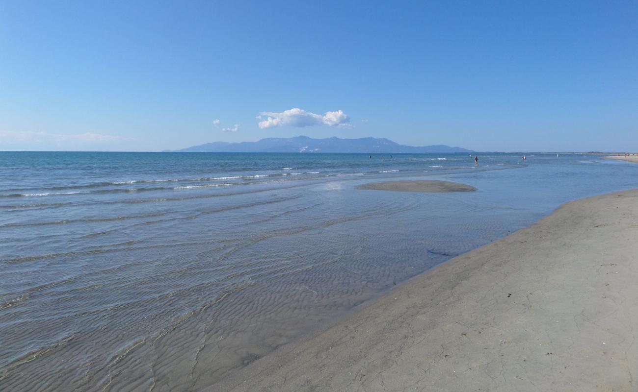 Foto af Paralia Myrodatou med hvidt sand overflade