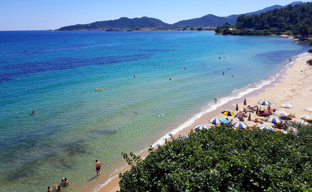 Foto af Glyfada beach med hvidt sand overflade