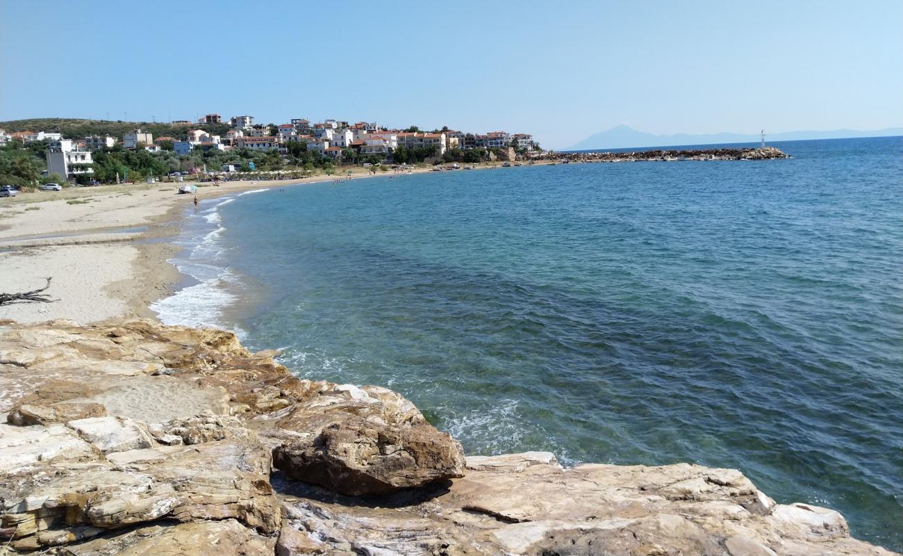 Foto af Platanes beach med lys sand overflade